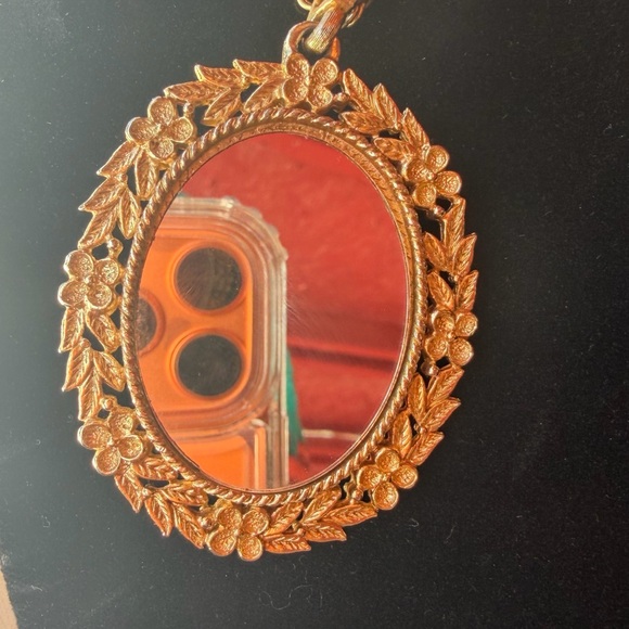 Vintage Avon Serena Rose Cameo Pendant Necklace - Picture 3 of 4